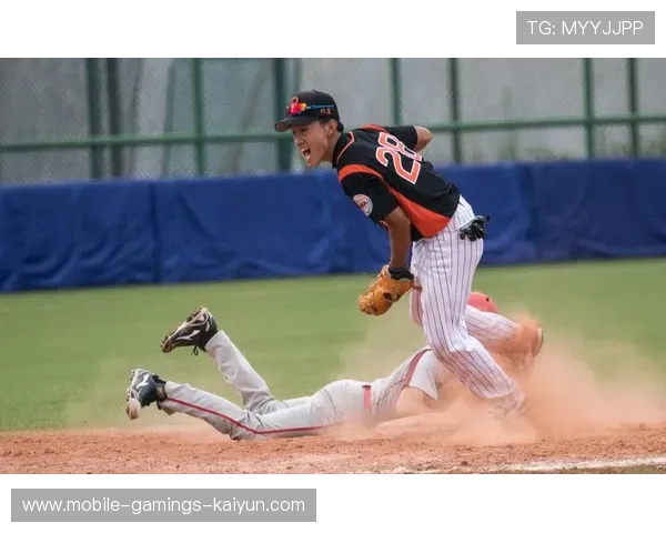 棒球强击手一棒逆转比赛走势：信念、训练与装备的共振